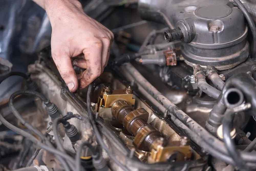 Ventildeckeldichtung wechseln am Motor – Ölverlust im Zylinderkopfbereich